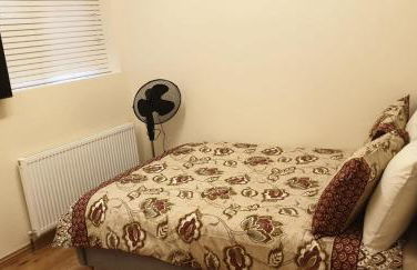 London Luxury 3 bedroom flat, 2 bathrooms, Living Room, free parking, 4 mins to station, garden - Foto 30