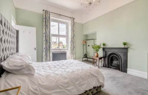 Riverside Georgian House with Hot Tub, Sauna & Parking - Foto 13