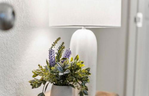 l NEW l Fully Remodeled 3BR 2BTH l 1 Min to Veterans Memorial Park - Foto 49