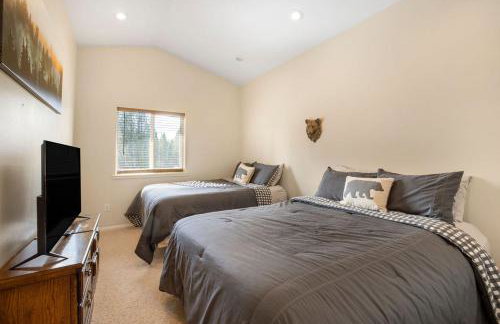 Yellowstone Adventures - Photo 6