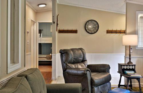 The Bomoseen Bungalow - Vermont Lake House Close to Ski Resorts! Private dock, ski rental ticket deals - Foto 21