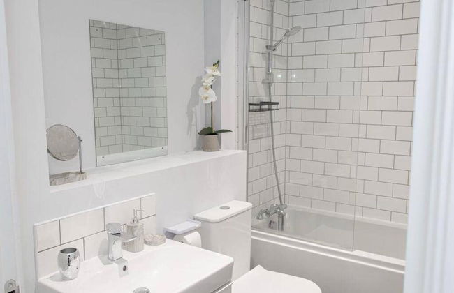 2br-sleeps4-citycentre-parking-rooftop - Foto 22