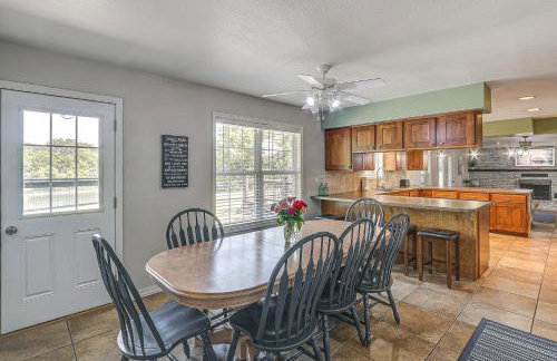 Waterfront Kansas Home with Private Fire Pit! - Foto 10