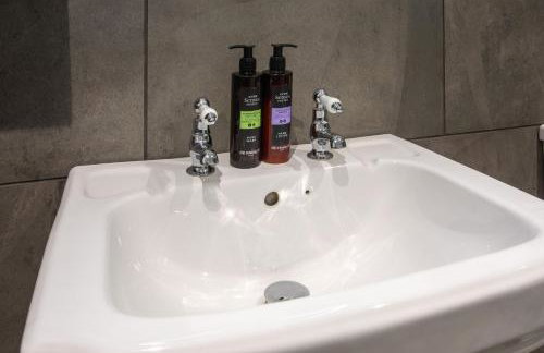 Luxe Detached 3 Bed Luxe House on Exclusive Private Estate Close to Coast Free Hot Tub Sleeps 6 Private Parking for 2 Cars - Photo 55