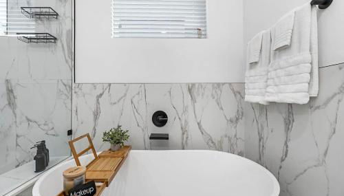 Downtown Oasis Rooftop with Skyline View - Foto 2