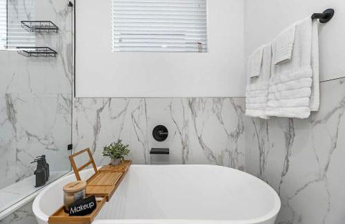 Downtown Oasis Rooftop with Skyline View - Foto 2