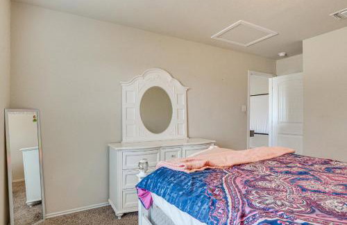 Family Friendly! 2-Story Home Near Georgetown Sq - Foto 24