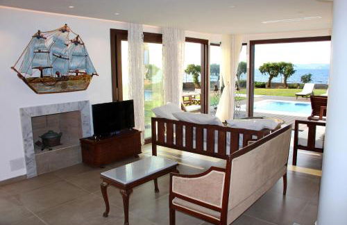 Kimona Villa Seafront Swimming Pool Jacuzzi 6 Bedrooms 21 PAX Kouvohori Villas Crete - Photo 24