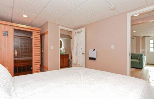 *NEW* Beautiful 3 floor Townhome with Sauna - Foto 29