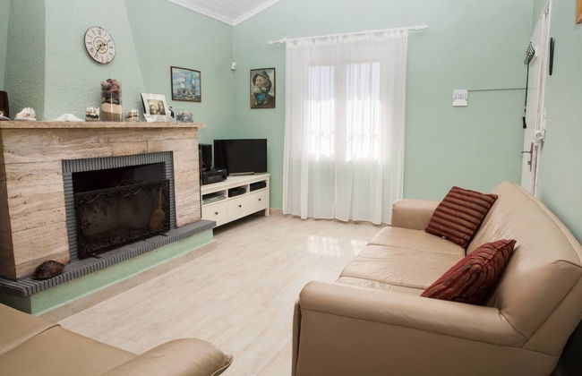 Feels Like Your Home at Ermioni - Photo 16