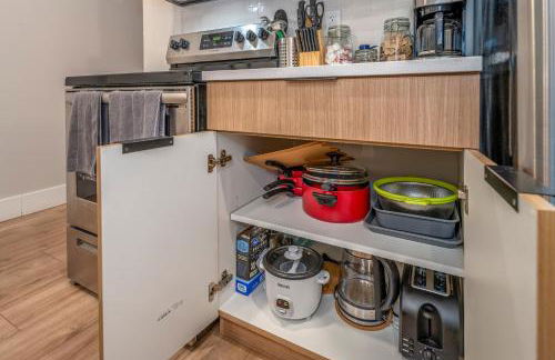 Prime OTR, 3 Lux Queen Beds, Two 55in TVs, Steps to TQL, Findlay Market, Light Rail, Fast Wifi - Foto 16