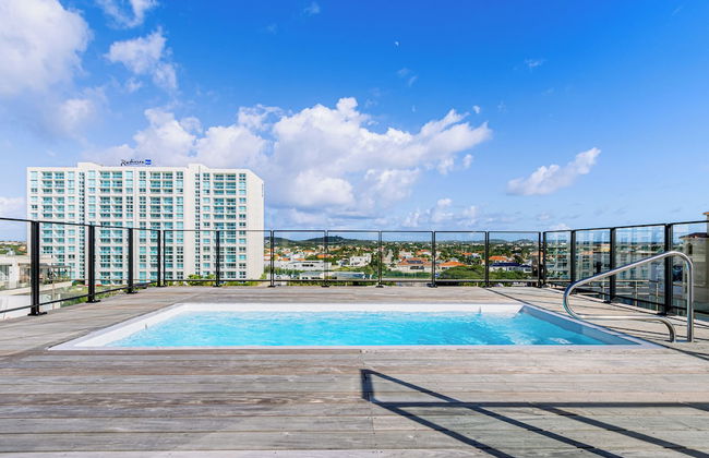 Luxury 2-bedroom Condo Right on the Strip in Palm Beach - Photo 19