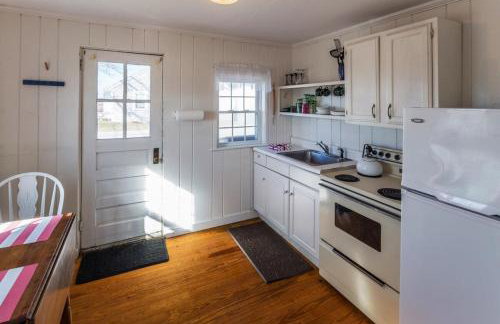 Across from Mayo beach walk to downtown - Foto 11