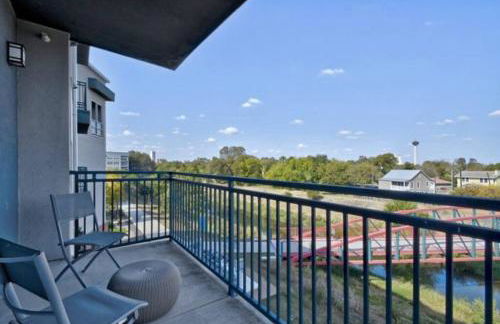 2BR Southtown Apartment FreeParking Wifi Pool Gym - Photo 29