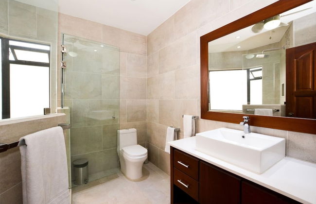 Elegant 3BR Beachfront Condo with Spacious Interior, Ocean-View Terrace & Direct Access to Playa Flamingo - Photo 19