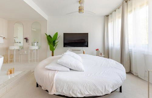 Suite 2 à 4 personnes lit rond Bergson Stade Zénith - Foto 18