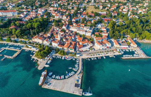 Merita Apartments with Pool - Photo 22