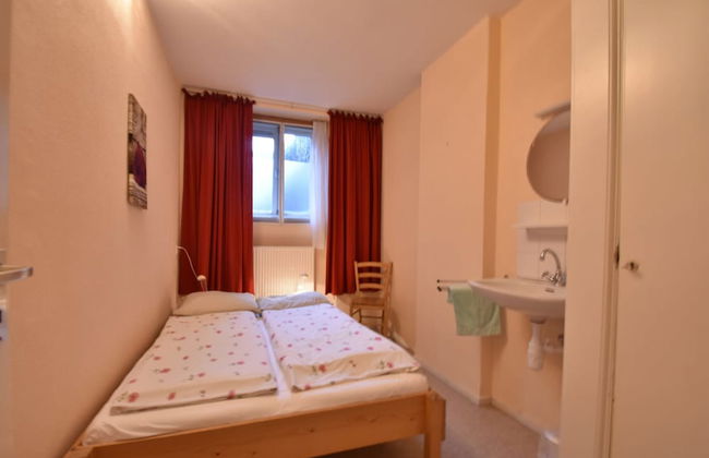 Timeless Charm and Cozy Stay - Photo 2