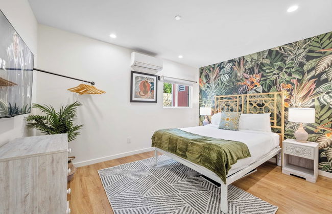 2 Units in Prime Hollywood Location Chic Renovated 1bdrs w/ Patio Avantstay - Foto 13