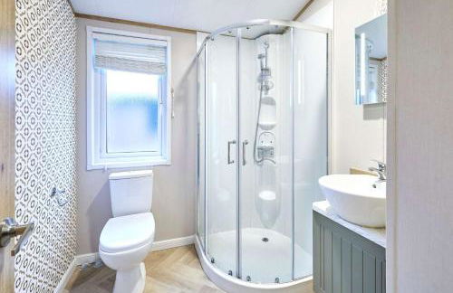 Peace Lodge with Hot Tub - Foto 15