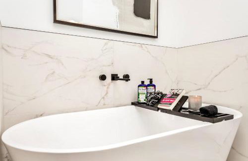 Ultra Modern Luxury - New Construction 4 Bedrooms - Photo 55