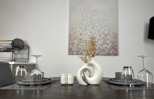 Cozy City Centre Apartment with Free Gym and Free Coffee - Photo 16