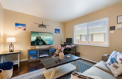 Akron 2 Bed 1 Bath Flight Themed Oasis Dog Friendly - Foto 1