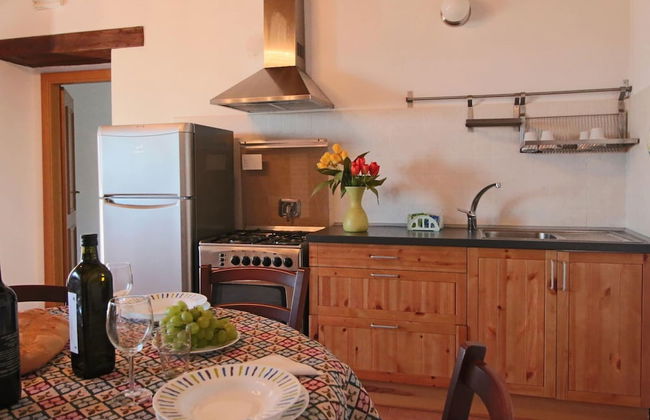 Farmhouse Bliss With Pool, Wine and Tails - Photo 6