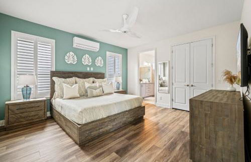 Epic Playhouse Getaway - Castle & Superhero Bunks Theater Private Pool No Rear Neighbors - Foto 40