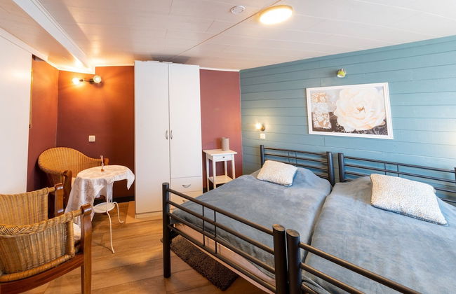 Charming Cottage Near Lake - Photo 10