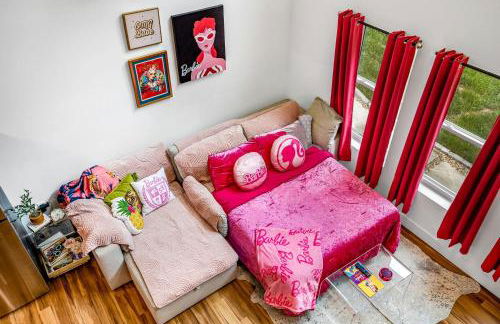 Unique Barbie-Themed Pink Cabin in Black Mountain, North Carolina - Foto 24