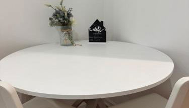 Adorable 2 bedroom with free street parking - Photo 2