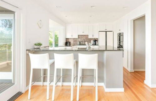 Quintessential Seattle Water Views w HotTub - Foto 24