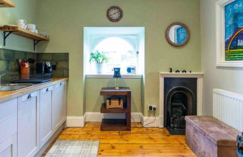 Spacious city centre apartment full of character - Foto 10