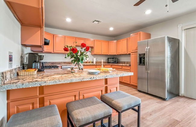 5BR Sleeps 10 Hot Tub Fire Pit Games & Walk to ASU - Foto 14