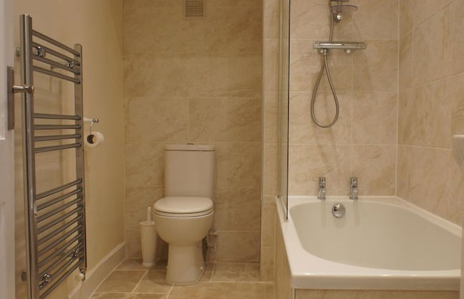 Fantastic 2 Bedroom, Spacious and Great Location! - Photo 13