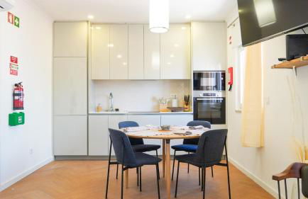 Kalumi Aparthotels - Japandi-Style Apartments with Terrace, Pergola, and Portuguese BBQ - Foto 38