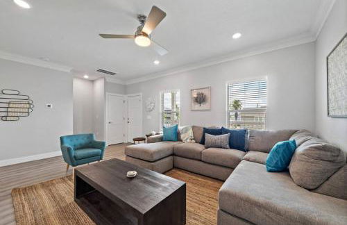 Modern Beach House with Fire Pit and Swimming Pool - Foto 9