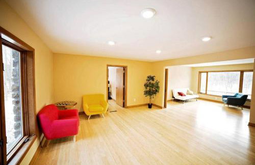 Stately Luxury Vacation Rental with a Private Hot Tub near Brown County State Park, Indiana - Foto 16