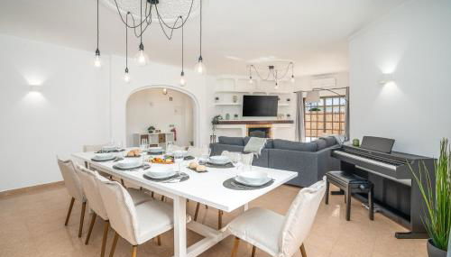 Host Wise - Sunny Spacious House - Terrace & Free Parking - Foto 3