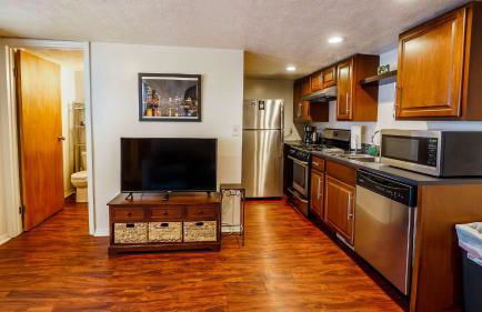 1 Bed Apt - Amazing Location 1 Block to Carson St - Foto 2