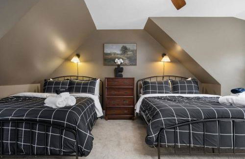 Lakefront Retreat, Mins to Dtown, Firepit, Hot Tub, Pet friendly! - Foto 15