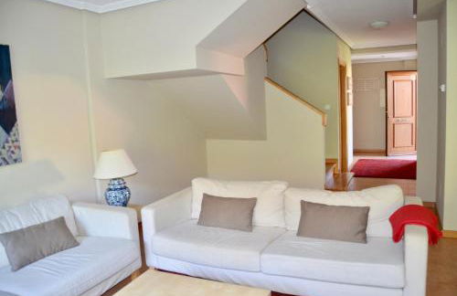 Precioso adosado en Urbanización con campo de golf - Foto 3