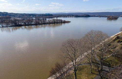 Flats on Front - Riverfront Gem Fast Wi-Fi 1F - Foto 11