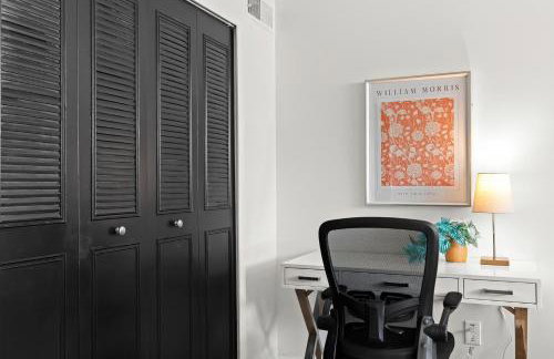 Bright & Spacious Flat Near the Heart of Royal Oak - Photo 20