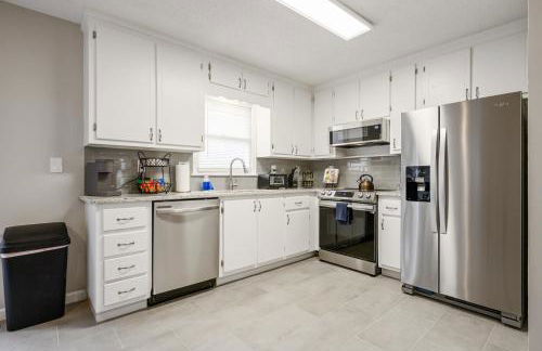 Disconnect From The City In This Outdoorsy Getaway - Foto 37