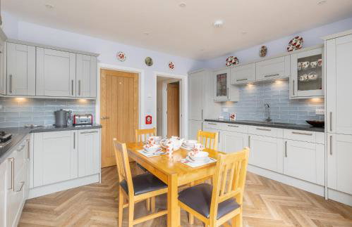 The Poppies - Photo 13