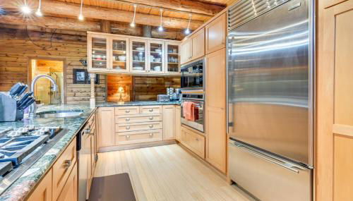 Magical Metamora Cottage with Fire Pit, Pond, Deck! - Foto 3