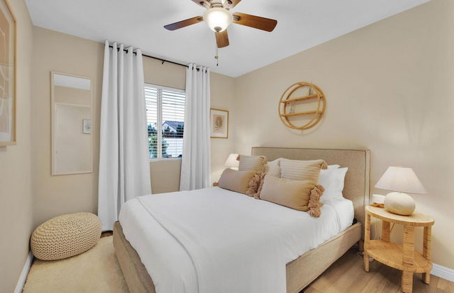 Designer Coastal Paradise w Pool - Steps to Beach - Foto 12