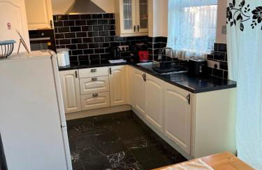 Comfortable 2-Bed Flat in Heart of Tyne Wear - Pass the Keys - Foto 48